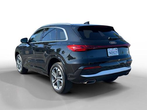 Black Metallic 2025 Audi Q5 Premium TFSI quattro S tronic