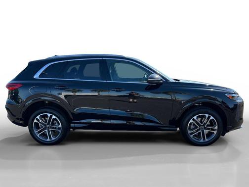 Black Metallic 2025 Audi Q5 Premium TFSI quattro S tronic