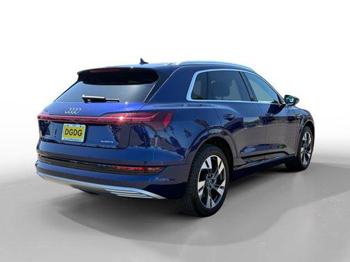 2022 Audi e-tron Premium