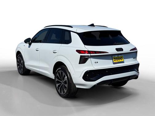 Glacier White Metallic 2026 Audi Q3 TFSI quattro S tronic