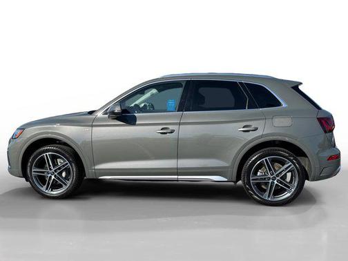 Chronos Gray Metallic 2023 Audi Q5 e 55 S line Premium Plus