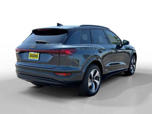 2025 Audi Q6 e-tron Premium Plus quattro