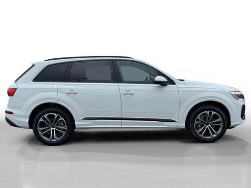 2026 Audi Q7 45 Premium Plus