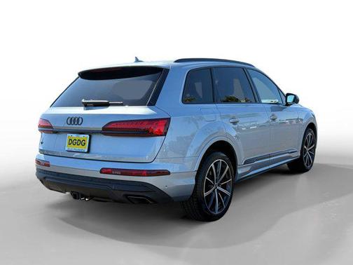 2025 Audi Q7 45 Premium Plus