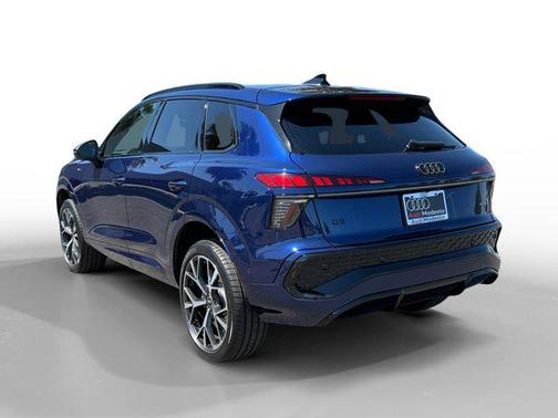 Navarra Blue Metallic 2026 Audi Q3 TFSI quattro S tronic