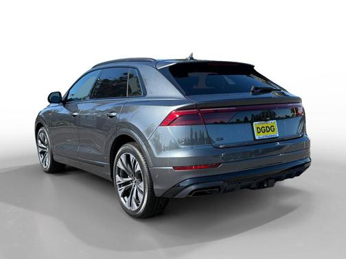 Daytona Gray Pearl Effect 2026 Audi Q8 55 Premium Plus
