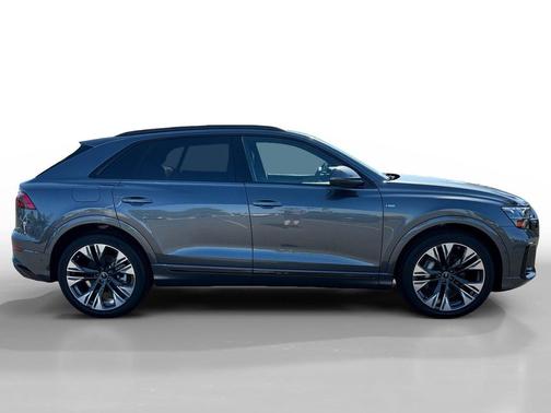 Daytona Gray Pearl Effect 2026 Audi Q8 55 Premium Plus