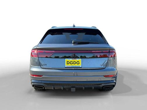 Daytona Gray Pearl Effect 2026 Audi Q8 55 Premium Plus