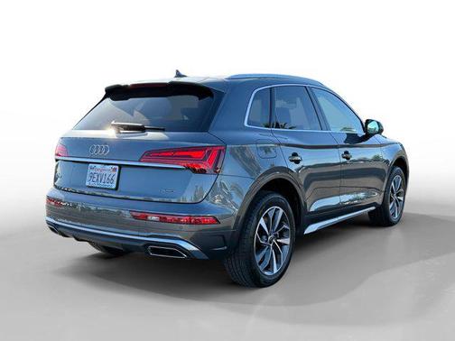 Daytona Gray Pearl Effect 2023 Audi Q5 45 S line Premium