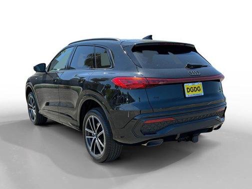 Mythos Black Metallic 2026 Audi Q5 Premium Plus TFSI quattro S tronic