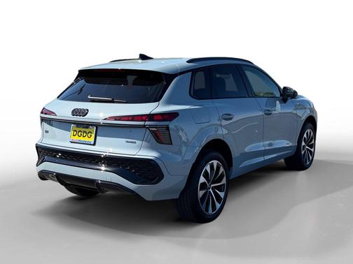 Arrow Gray Pearl Effect 2026 Audi Q3 TFSI quattro S tronic