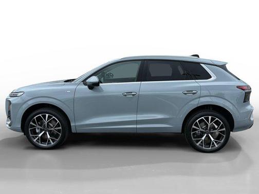 Arrow Gray Pearl Effect 2026 Audi Q3 TFSI quattro S tronic