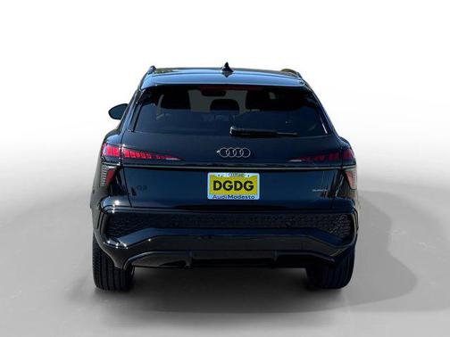 Mythos Black Metallic 2026 Audi Q3 TFSI quattro S tronic