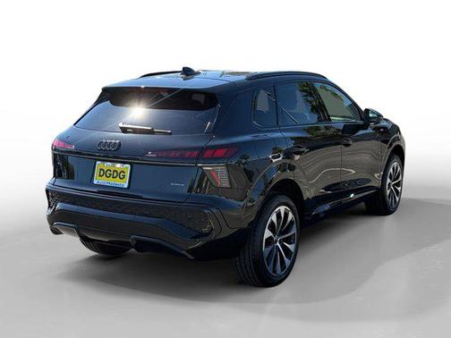 Mythos Black Metallic 2026 Audi Q3 TFSI quattro S tronic