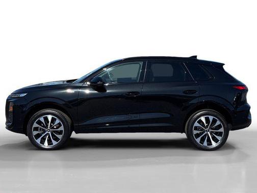 Mythos Black Metallic 2026 Audi Q3 TFSI quattro S tronic