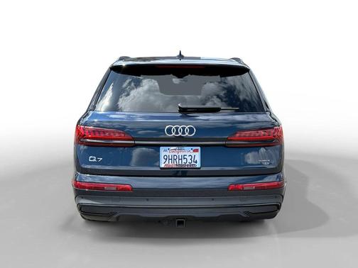 Waitomo Blue Metallic 2023 Audi Q7 55 Prestige