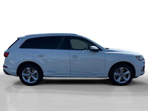 2022 Audi Q7 45 Premium