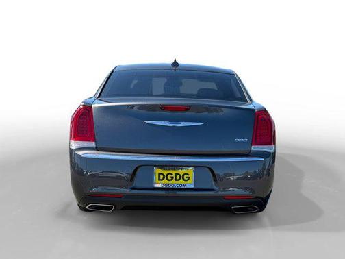 2021 Chrysler 300 Touring