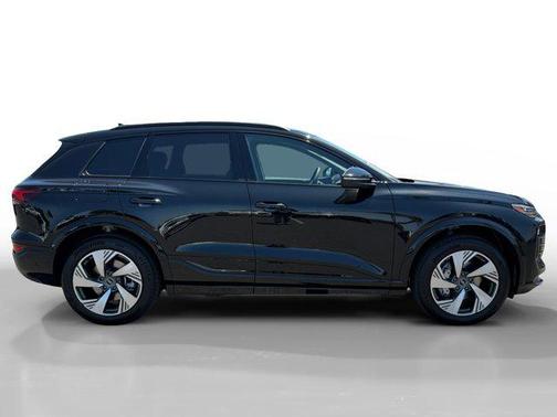 2025 Audi Q6 e-tron Premium Plus quattro