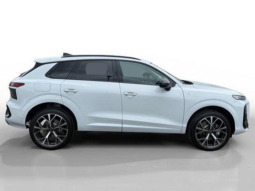 Glacier White Metallic 2026 Audi Q3 TFSI quattro S tronic