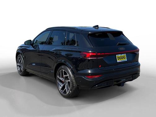 Mythos Black Metallic 2027 Audi SQ6 e-tron Premium Plus