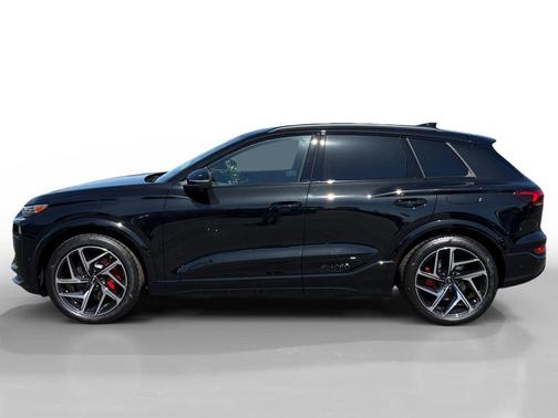 Mythos Black Metallic 2027 Audi SQ6 e-tron Premium Plus