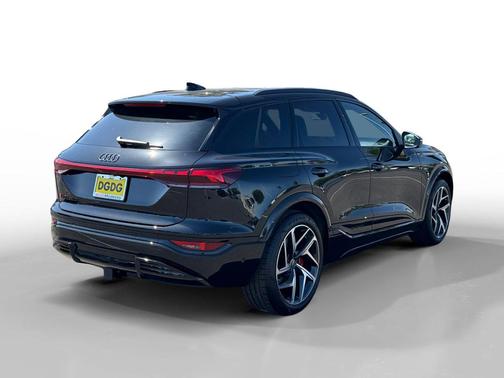 Mythos Black Metallic 2027 Audi SQ6 e-tron Premium Plus