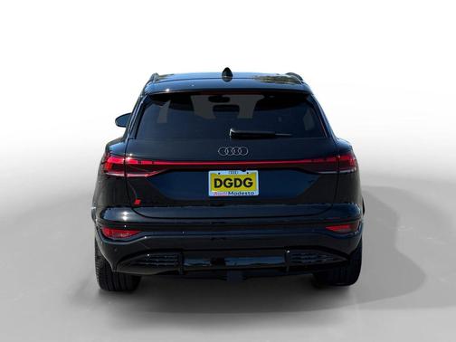 Mythos Black Metallic 2027 Audi SQ6 e-tron Premium Plus