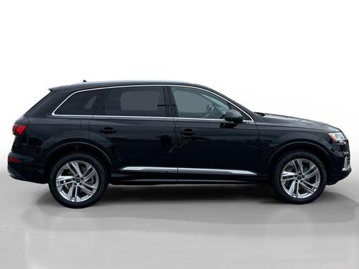 Mythos Black Metallic 2023 Audi Q7 55 Premium Plus