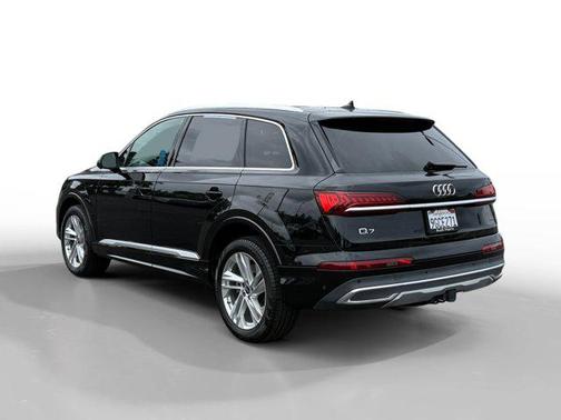Mythos Black Metallic 2023 Audi Q7 55 Premium Plus
