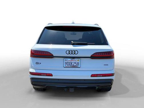 Glacier White Metallic 2023 Audi Q7 55 Premium Plus