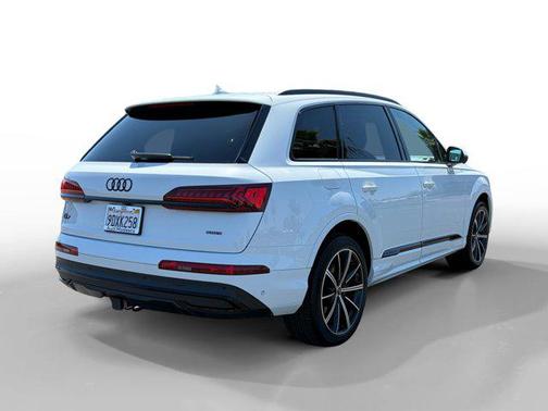 Glacier White Metallic 2023 Audi Q7 55 Premium Plus