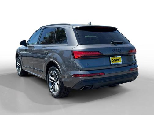 Samurai Gray Metallic 2026 Audi Q7 45 Premium