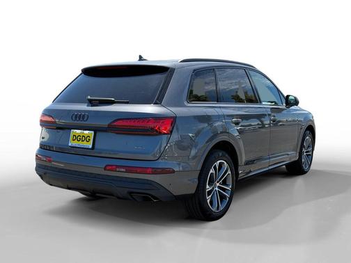 Samurai Gray Metallic 2026 Audi Q7 45 Premium