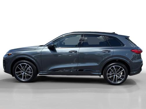 Daytona Gray Metallic 2026 Audi Q5 Prestige TFSI quattro S tronic