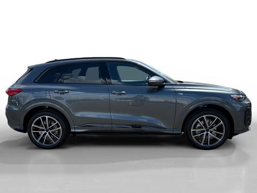 Daytona Gray Metallic 2026 Audi Q5 Prestige TFSI quattro S tronic