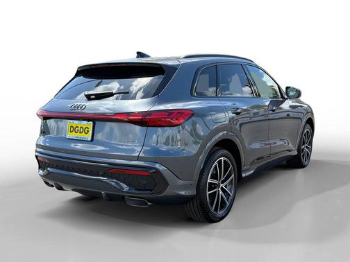 Daytona Gray Metallic 2026 Audi Q5 Prestige TFSI quattro S tronic