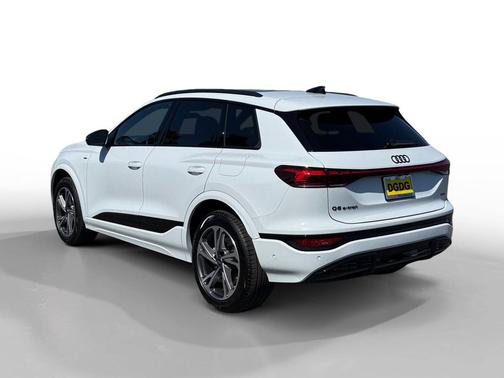 Glacier White Metallic 2027 Audi Q6 e-tron Premium Plus