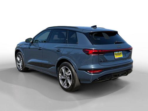 Plasma Blue Metallic 2027 Audi Q6 e-tron Premium Plus