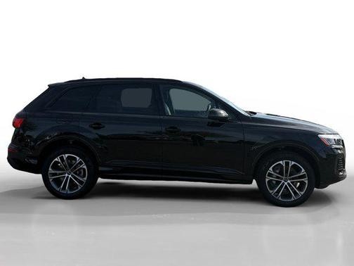 Mythos Black Metallic 2026 Audi Q7 45 Premium