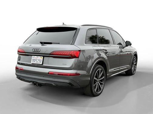 2023 Audi Q7 55 Premium Plus