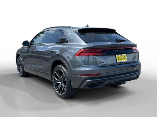 Daytona Gray Pearl Effect 2023 Audi Q8 55 Premium Plus