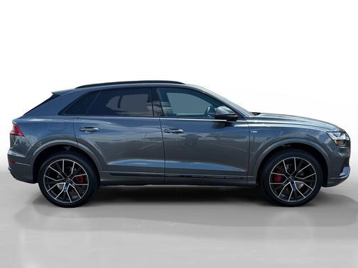 Daytona Gray Pearl Effect 2023 Audi Q8 55 Premium Plus