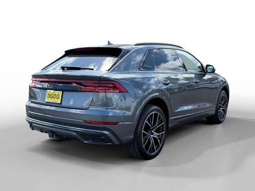 Daytona Gray Pearl Effect 2023 Audi Q8 55 Premium Plus