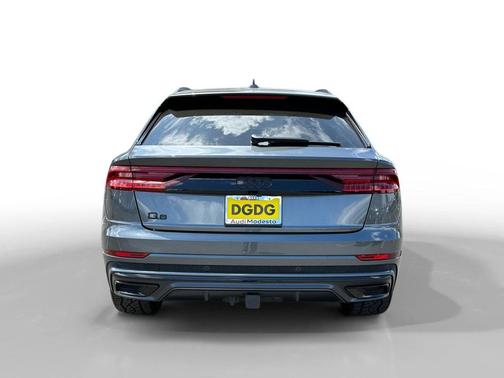 Daytona Gray Pearl Effect 2023 Audi Q8 55 Premium Plus