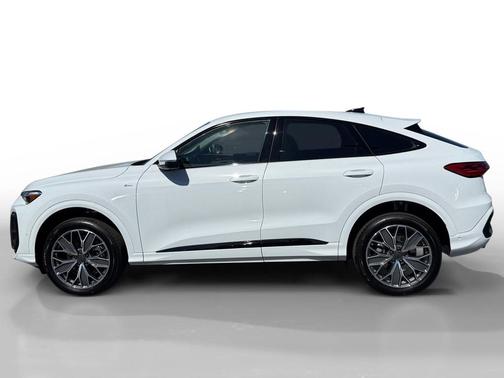 Glacier White Metallic 2026 Audi Q5 Sportback Premium Plus TFSI quattro S tronic