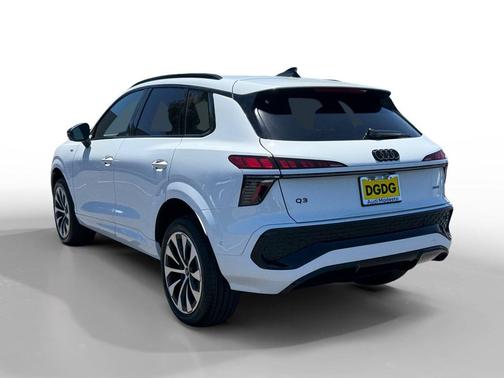 Glacier White Metallic 2026 Audi Q3 TFSI quattro S tronic