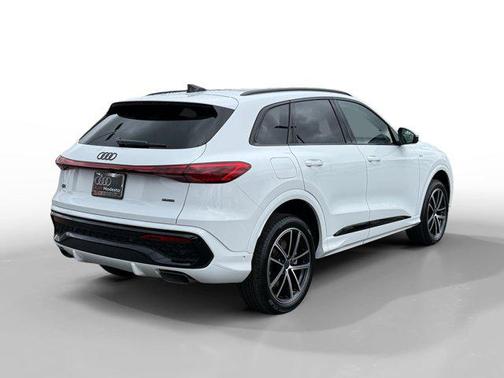 Arkona White 2026 Audi Q5 Premium Plus TFSI quattro S tronic