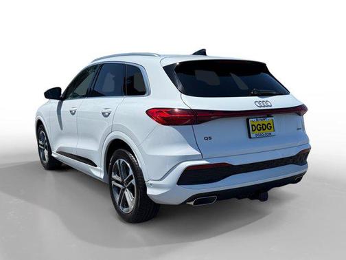 Glacier White Metallic 2026 Audi Q5 Prestige TFSI quattro S tronic