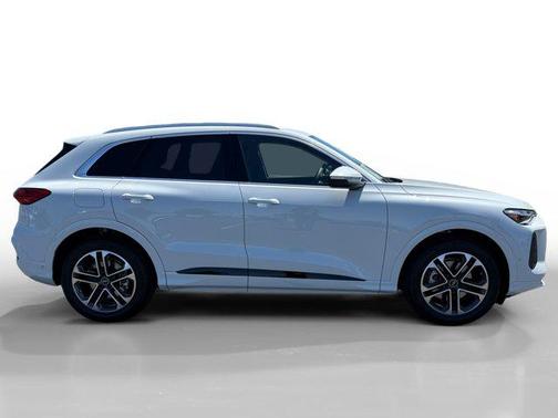 Glacier White Metallic 2026 Audi Q5 Prestige TFSI quattro S tronic